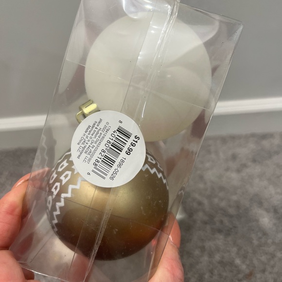 Place and Time Joann shatterproof ornaments set - Picture 4 of 4